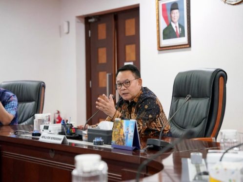 Kepala Staf Kepresidenan, Jenderal TNI (Purn.) Prof. Dr. Dudung Abdurachman melakukan rapat