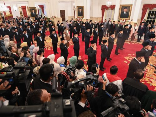 Sejumlah menteri dan kepala lembaga tinggi negara Kabinet Merah Putih mengikuti prosesi pelantikan di Istana Negara, Jakarta, Senin (21/10/2024).